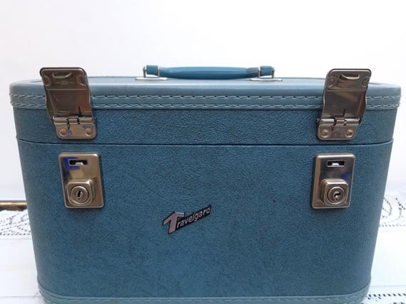 Vintage 1950s Cruise Blue TRAVELGARD Lady's Train Case - Overnight Makeup Mirror Mirox Travel Carry-on Luggage - Cosmetic Treasure Chest Box View 4
