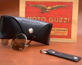 Moto Guzzi Leder Brillentasche mit Schlüsselanhänger Set Schwarz perfektes Geschenk