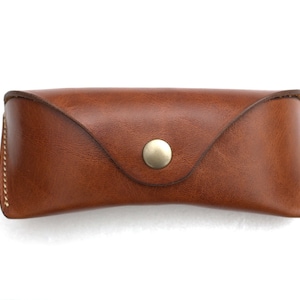Vintage bruin leren zonnebrillenetui, brillenetui, zonnebrillenetui voor Aviators and Wayfarers, met monogram