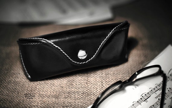 Glasses case hard veg tan leather Black