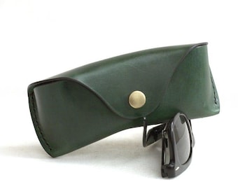 Leather Glasses case Green with AirTag holder, personalized sunglasses case, veg tan leather eyeglass case