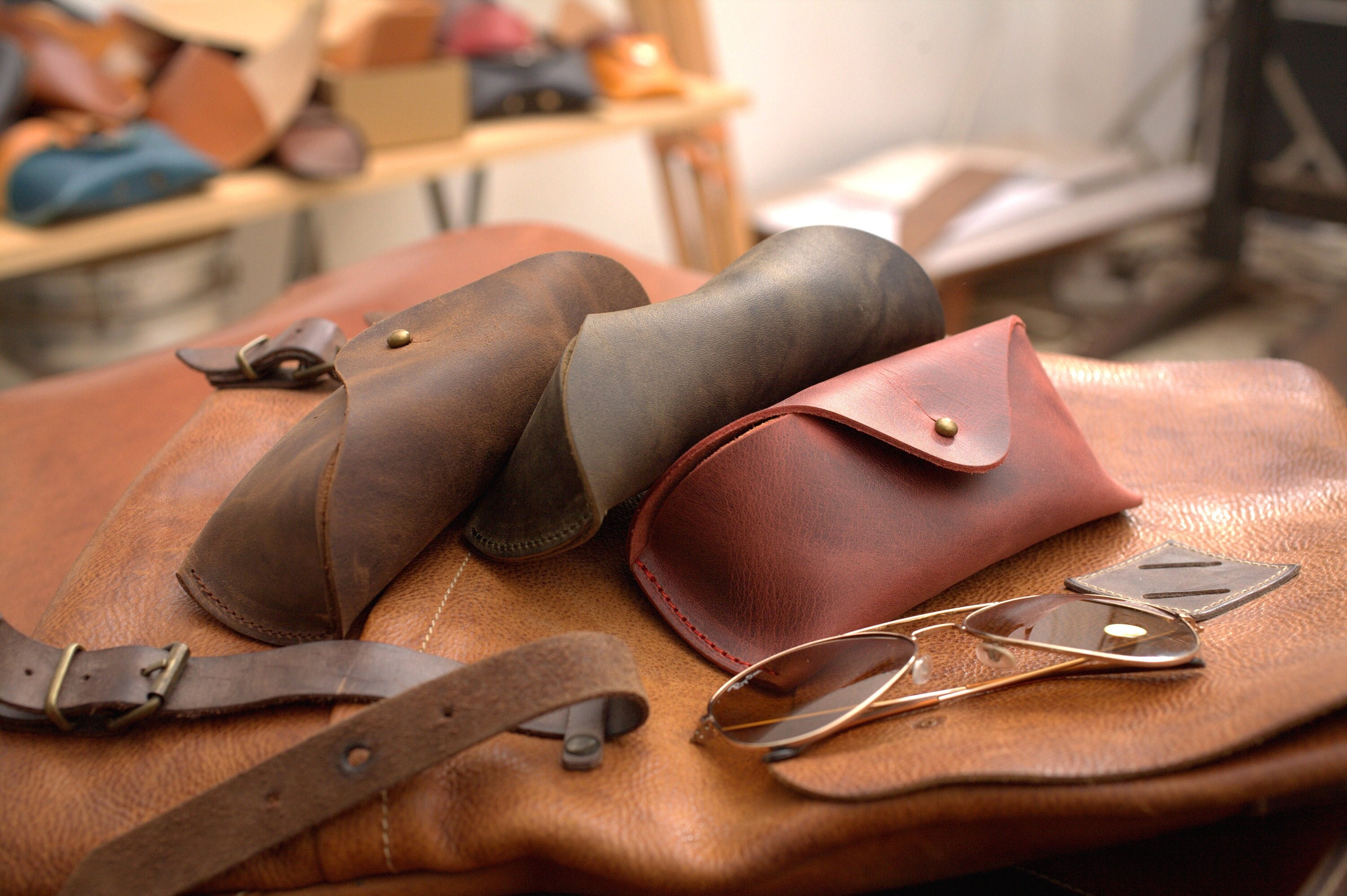 ”Raw“ eyeglasses case of leather