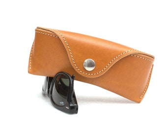 Etui à lunettes en cuir brun clair personnalisé