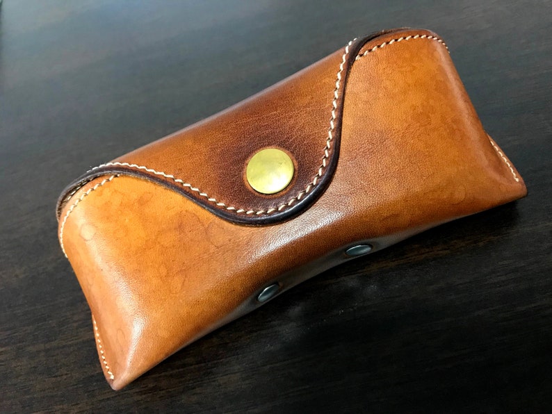 Leather Sunglasses Case hard for Ray Ban Wayfarer, aviator Persol, Maui Jim. New fresh vegetable tanned leather which develops a unique patina and vintage look character over time. Crush proof case. Celyfos sunglasses cases. built like a helmet