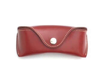 Estuche rígido de piel para gafas de sol rojas personalizadas, ideal para llevar en el bolso.