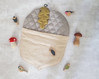 Wall organizer with pockets, Acorn toy storage, Autumn wall decoration, Wall storage quilted, Pocket organizer quilted, Crib storage