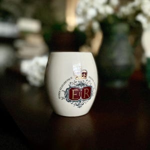 Vintage Queen Elizabeth II Silver Jubilee Commemorative Mug with Unique Handle
