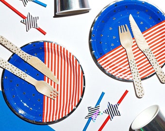 Fourth of July Paper Party Plates - 7" Wide - Set of 8 - Stars and Stripes - Red and Blue - 4th of July - America - USA - Independence Day