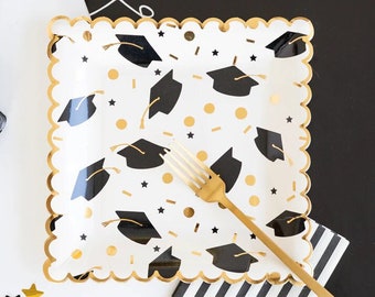 Grad Cap Scalloped Paper Plate - 9" Dinner Plate - Graduation Party Dinner - Congrats Grad - Party Decor - Party Tableware - Graduation Hat