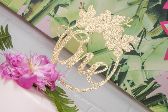 Un Gâteau Avec Des Fleurs Fleur Couronne De Gâteau 1er