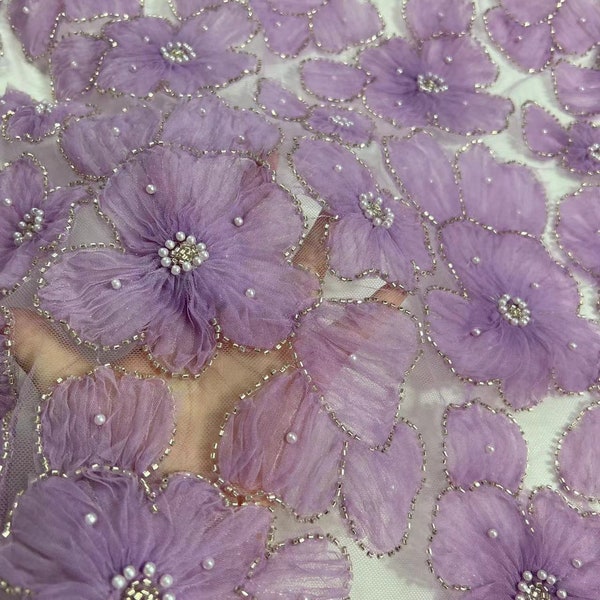 Tissu de dentelle de fleurs 3D violet clair pour robe, perle étincelante Tissu de dentelle 3D Florals pour robe de bal, costume, accessoire, toile de fond