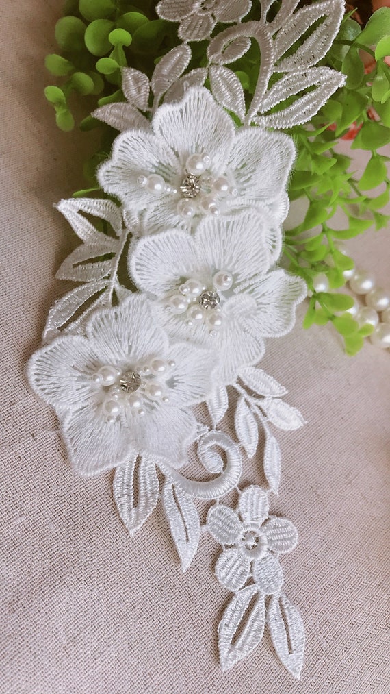 Pair Off BEAUTIFUL WHITE FLORAL APPLIQUES LACE MOTIF 7.5cm*12cm
