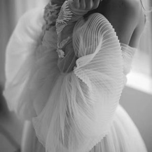 off white tulle accordion pleated fabric, mesh accordion pleats fabric, Pleated mesh Panel fabric, ruffled tulle fabric,Vertical crease