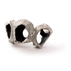 Onregelmatige dikke zilveren ring Rustieke getextureerde ring Statement zilveren ring Boho ring Cool concave zilveren ring Lacuna sieraden afbeelding 5