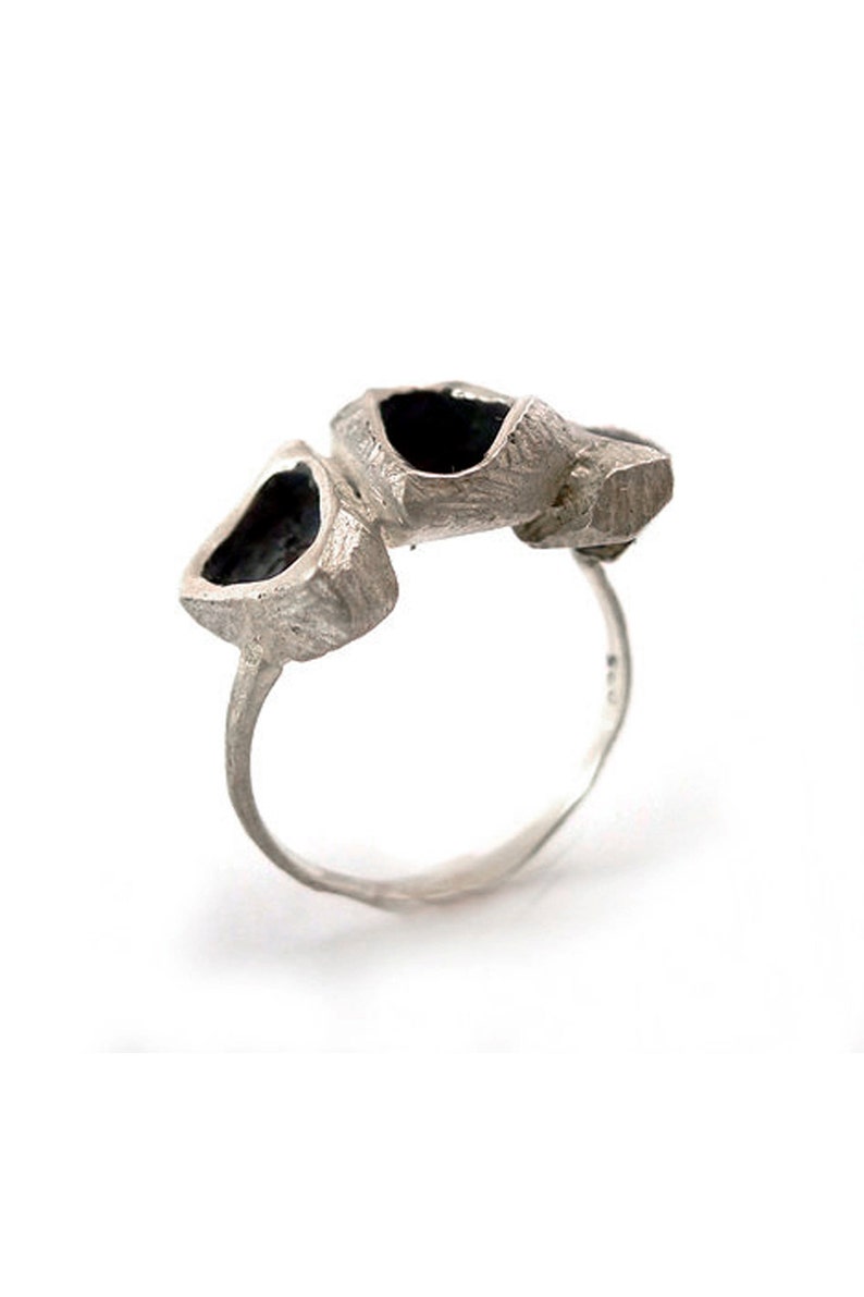 Onregelmatige dikke zilveren ring Rustieke getextureerde ring Statement zilveren ring Boho ring Cool concave zilveren ring Lacuna sieraden afbeelding 2