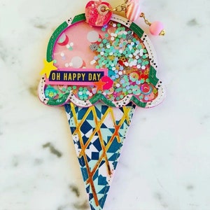 Crea manualidades divertidas con temática dulce con nuestro troquel de corte de helado. Ideal para hacer álbumes de recortes, tarjetas y proyectos de bricolaje.
