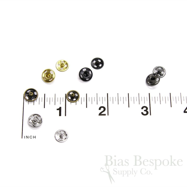 Set med högkvalitativa påsydda tryckknappar, 8 mm, 5 färger tillgängliga bild 2
