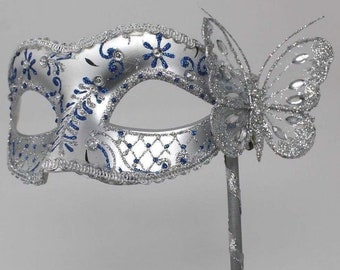 Masque Papillon Bleu et Argent sur Bâton