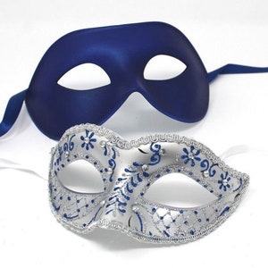 Blauwe en zilveren maskerademaskers voor hem en haar