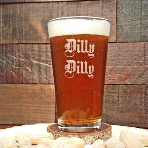 Dilly Dilly Beer Glass, Custom Engraved Pint Glass, Dilly Dilly Beer Commercial Glasses, Engraved Beer Glass, Beer Gift, Super Bowl Party