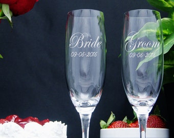 Bride and Groom Champagne Flutes, Personalized Champagne Flutes, Custom Engraved Wedding Glasses, Toasting Flutes Wedding, Toasting Glasses