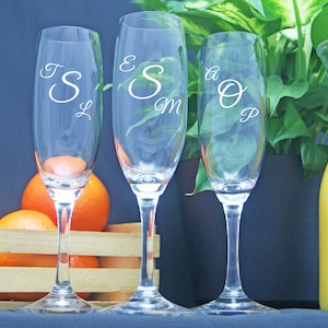 Personalized Champagne Flutes, Monogram Glasses, Etched Glasses, Custom Engraved Champagne Flute, Wedding Champagne Flute, Monogrammed Gift imagem 1