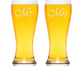 Mr Mrs Pilsner Beer Glasses, Personalized Glasses, Engraved, Wedding Beer Gift, Anniversary, Beer Stein Glass, Gift for the Couple -Set of 2