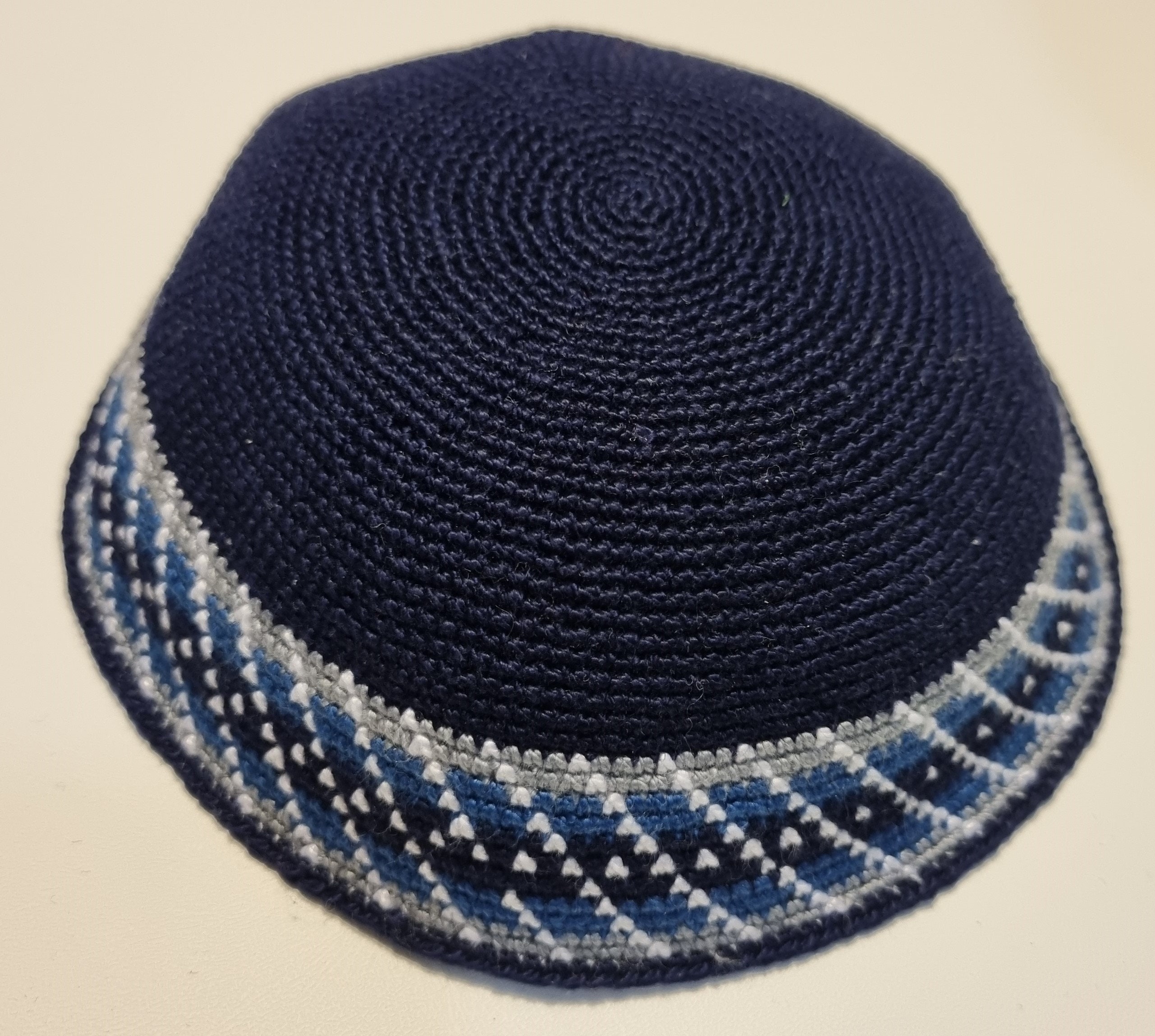 26 Crochet Kippah Patterns for Everyday Wear, Gifts, and Judaica-Inspired Style 15 Blue Border Crochet Yarmulke Pattern, 18 cm