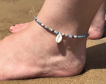 Surf and sand anklet - Anklet with mixed seed beads and a cowry shell