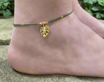 Monstera leaf anklet (available in 36 colours) : Seed beaded anklet with monstera plant leaf charm
