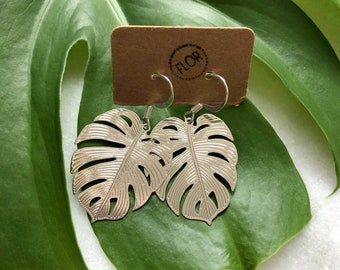 Tropical leaf earrings - Earrings with monstera deliciosa leaf charms