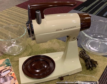 Vintage Sunbeam Mixmaster Deluxe Mixer 1970s with Bowls Booklet and More