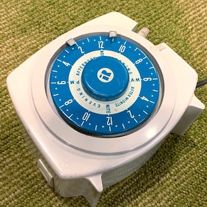 Mid Century Intermatic Time-All Lamp and TV Timer Model A221-4A Automatic Space Age Design