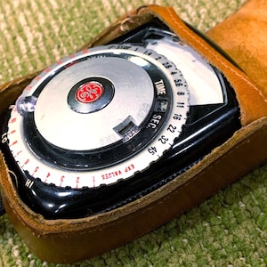 Vintage General Electric TYPE PR-2 Photography Exposure Meter with Original Leather Case Made in USA