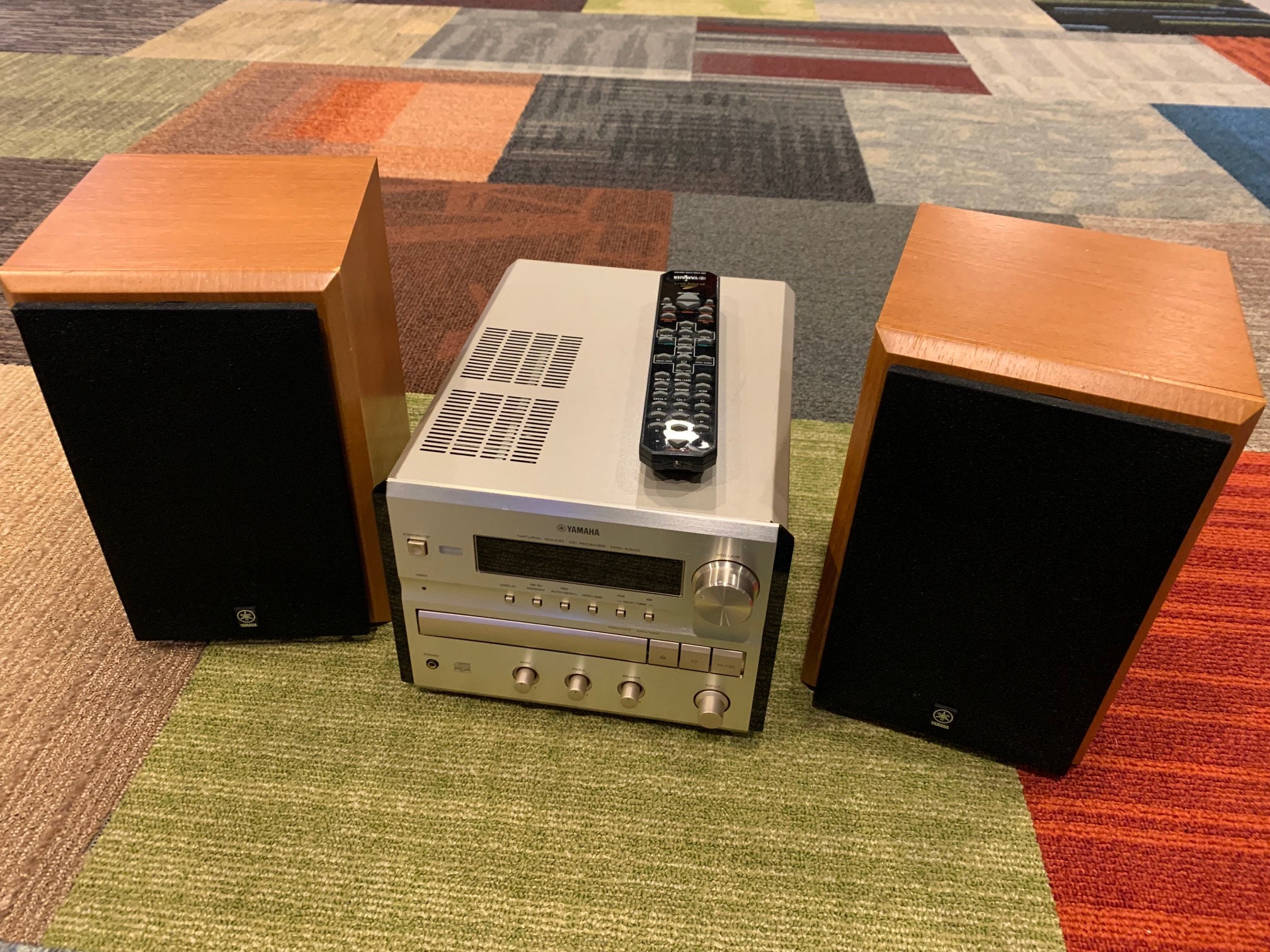 Vintage YAMAHA CRX-E300 CD Player Stereo Radio Amp and Speaker