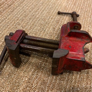 Vintage Table Edge Mount Bench Vise Anvil Workshop Clamping Tool Adjustable Screw Drive Jewelers Woodworker Crafts Clamp Watchmaker