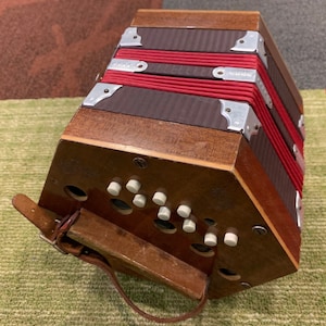 Bandonéon accordéon Plan Toys pour chambre enfant - Les Enfants du