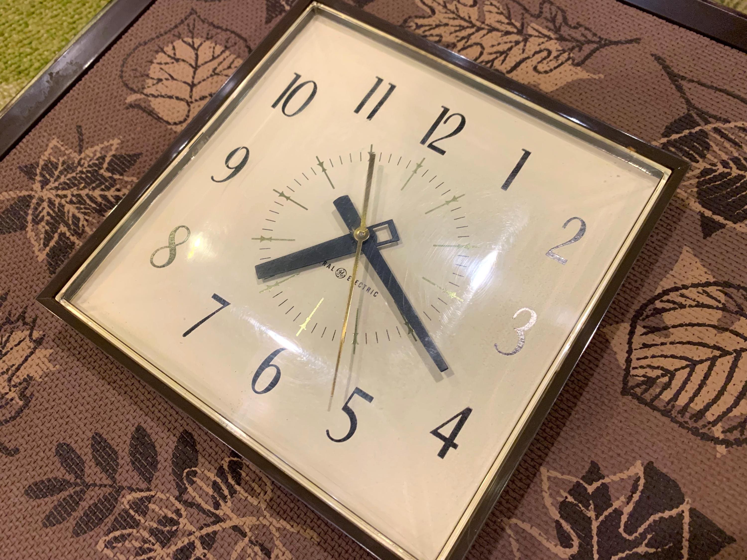 Vintage General Electric Kitchen Wall Clock Model 2146 Cutting Board ...