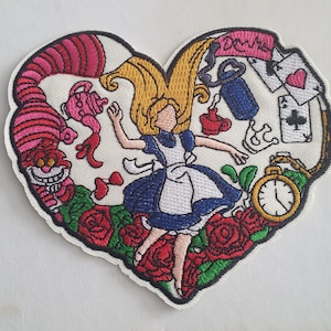 Parche bordado con motivo de aplique en forma de corazón de Alicia en el país de las maravillas