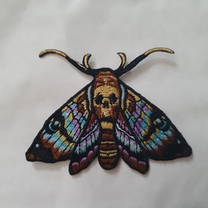 Death&#39;s Head Hawkmoth Embroidered Iron on Applique Motif Patch