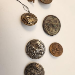 Lot of 7 vintage military buttons and sweetheart pin dating between 1850s and current day