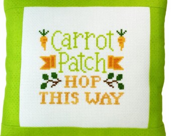 Mini almohada de punto de cruz hecha a mano con parche de zanahoria, punto de cruz terminado, estante para colocar