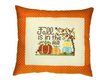 Cojín de calabaza otoñal hecho a mano en punto de cruz: Decoración otoñal terminada
