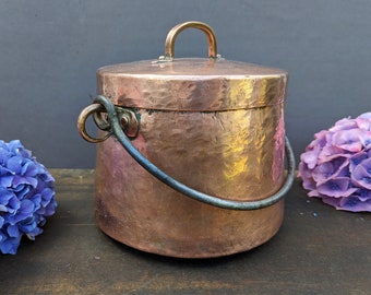 Antique French hammered copper cauldron, Vintage stock pot with lid, French country decor