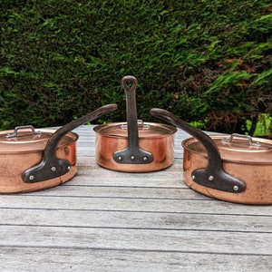 Vintage koperen steelpannen met deksel, Oude vertinde sauteerpan, Rustieke decoratieve koekenpan