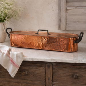 Stor vintage hamrad kopparfiskgryta - Antik konserverad laxgryta med lock och fiskställ - Rustik blomkruka