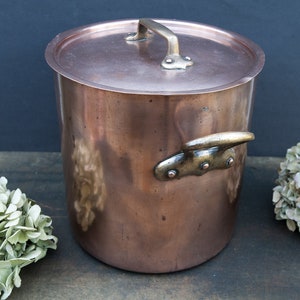 French antique copper stockpot, Vintage cooking pan with lid, French country rondeau