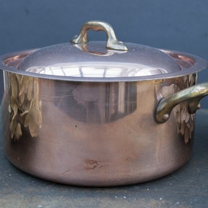 French antique hammered copper pot, Vintage cooking pan, French country decor