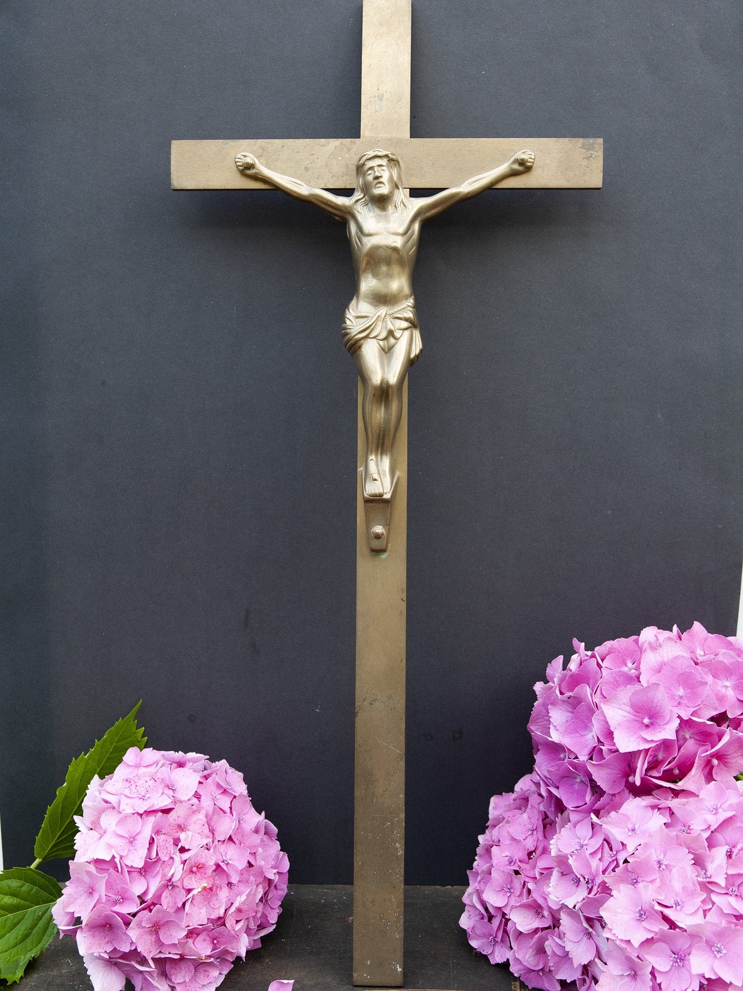 Grand Crucifix Laiton Vintage, Statue Religieuse Dorée, Croix Murale Bronze, Souvenir Catholique