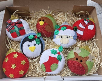 Felt christmas baubles/christmas decorations/festive tree decoration